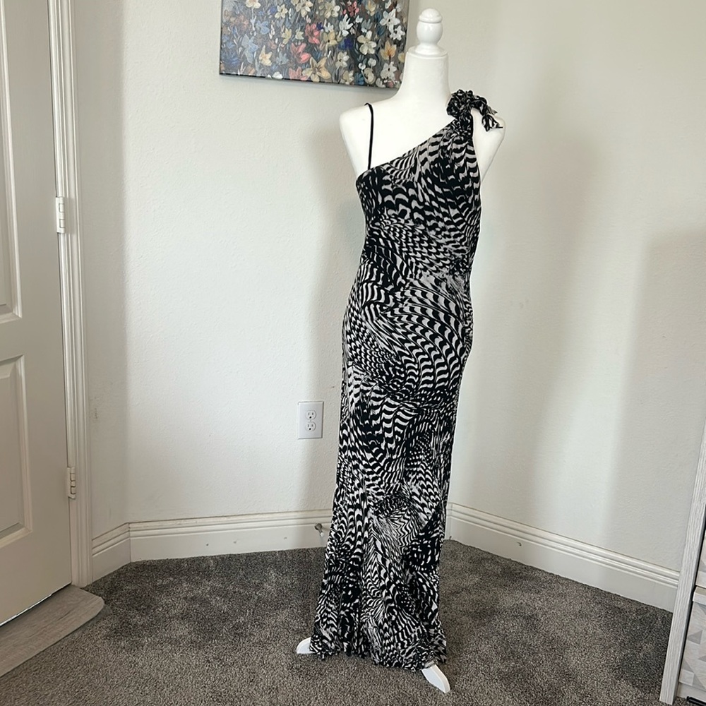 Nina Austin black and white one-shoulder assymetrical dress